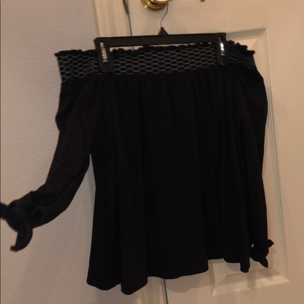 JESSICA SIMPSON off the shoulder top